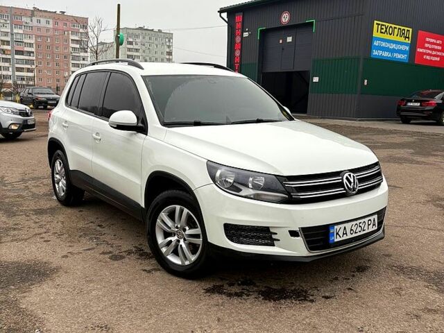 Белый Фольксваген Тигуан, объемом двигателя 2 л и пробегом 130 тыс. км за 12700 $, фото 3 на Automoto.ua