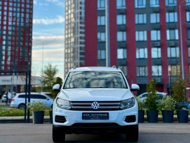 Білий Фольксваген Тігуан, об'ємом двигуна 2 л та пробігом 137 тис. км за 13800 $, фото 1 на Automoto.ua