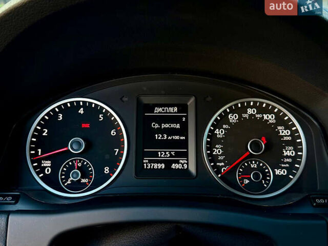 Білий Фольксваген Тігуан, об'ємом двигуна 2 л та пробігом 137 тис. км за 13800 $, фото 26 на Automoto.ua