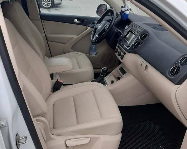 Белый Фольксваген Тигуан, объемом двигателя 1.98 л и пробегом 153 тыс. км за 14600 $, фото 6 на Automoto.ua