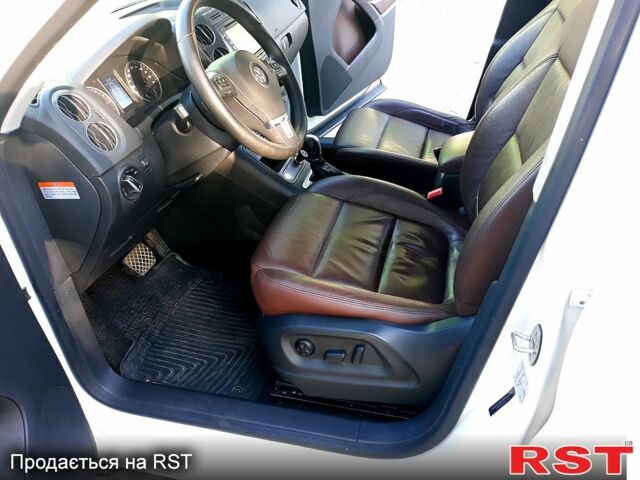 Білий Фольксваген Тігуан, об'ємом двигуна 2 л та пробігом 52 тис. км за 16400 $, фото 4 на Automoto.ua