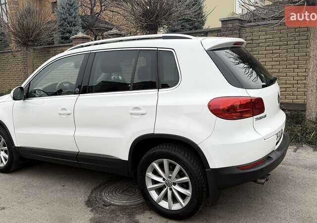 Білий Фольксваген Тігуан, об'ємом двигуна 1.98 л та пробігом 190 тис. км за 17200 $, фото 2 на Automoto.ua
