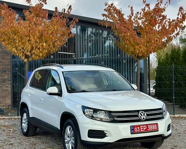 Белый Фольксваген Тигуан, объемом двигателя 2 л и пробегом 144 тыс. км за 14550 $, фото 1 на Automoto.ua