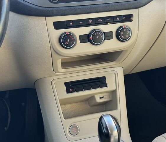 Белый Фольксваген Тигуан, объемом двигателя 2 л и пробегом 132 тыс. км за 13900 $, фото 12 на Automoto.ua