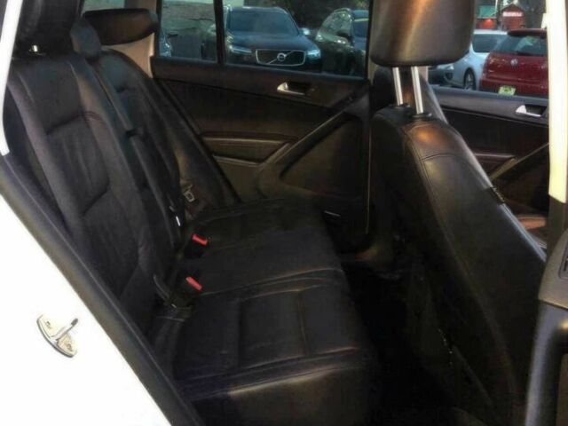 Белый Фольксваген Тигуан, объемом двигателя 2 л и пробегом 70 тыс. км за 7000 $, фото 8 на Automoto.ua