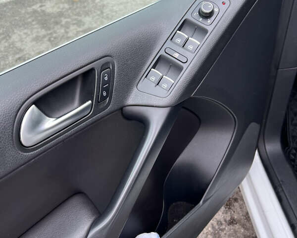 Білий Фольксваген Тігуан, об'ємом двигуна 1.98 л та пробігом 119 тис. км за 15999 $, фото 26 на Automoto.ua