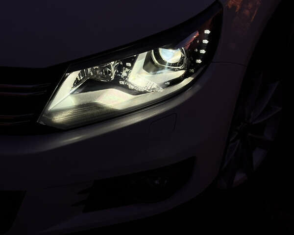 Білий Фольксваген Тігуан, об'ємом двигуна 1.97 л та пробігом 116 тис. км за 15600 $, фото 37 на Automoto.ua