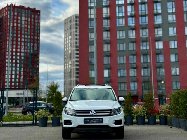 Білий Фольксваген Тігуан, об'ємом двигуна 2 л та пробігом 156 тис. км за 15500 $, фото 1 на Automoto.ua