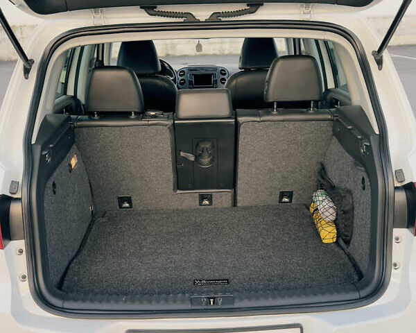 Білий Фольксваген Тігуан, об'ємом двигуна 2 л та пробігом 68 тис. км за 16500 $, фото 12 на Automoto.ua