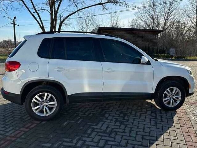 Белый Фольксваген Тигуан, объемом двигателя 2 л и пробегом 162 тыс. км за 8000 $, фото 3 на Automoto.ua