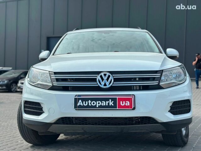 Белый Фольксваген Тигуан, объемом двигателя 2 л и пробегом 152 тыс. км за 15290 $, фото 1 на Automoto.ua