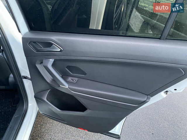 Білий Фольксваген Тігуан, об'ємом двигуна 1.98 л та пробігом 128 тис. км за 24000 $, фото 11 на Automoto.ua