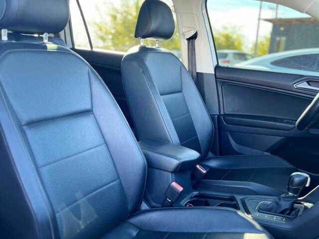 Білий Фольксваген Тігуан, об'ємом двигуна 2 л та пробігом 201 тис. км за 18600 $, фото 7 на Automoto.ua