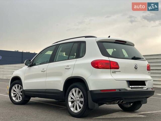 Білий Фольксваген Тігуан, об'ємом двигуна 1.98 л та пробігом 120 тис. км за 14000 $, фото 2 на Automoto.ua