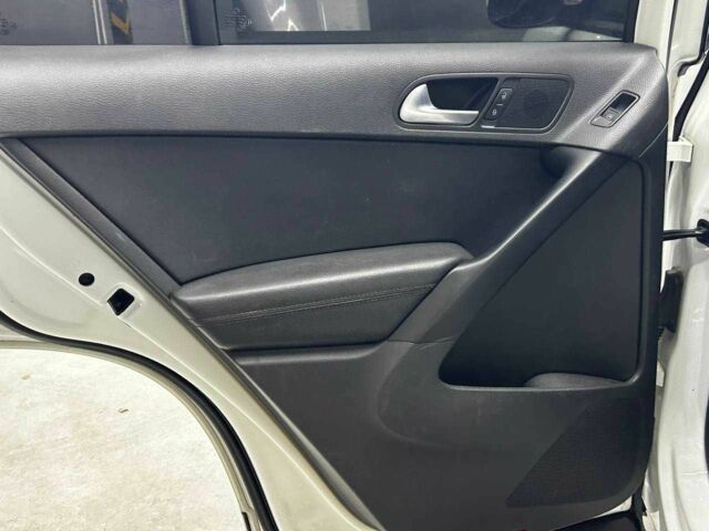 Білий Фольксваген Тігуан, об'ємом двигуна 2 л та пробігом 166 тис. км за 14200 $, фото 14 на Automoto.ua