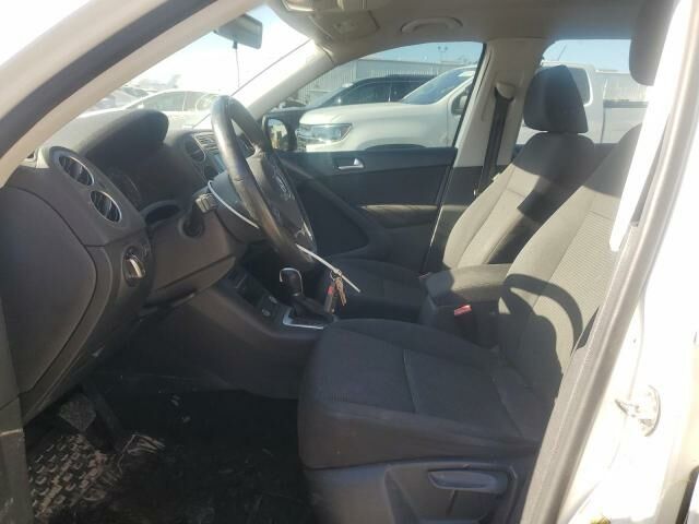 Білий Фольксваген Тігуан, об'ємом двигуна 2 л та пробігом 134 тис. км за 10999 $, фото 6 на Automoto.ua