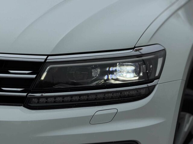 Белый Фольксваген Тигуан, объемом двигателя 2 л и пробегом 71 тыс. км за 25000 $, фото 3 на Automoto.ua