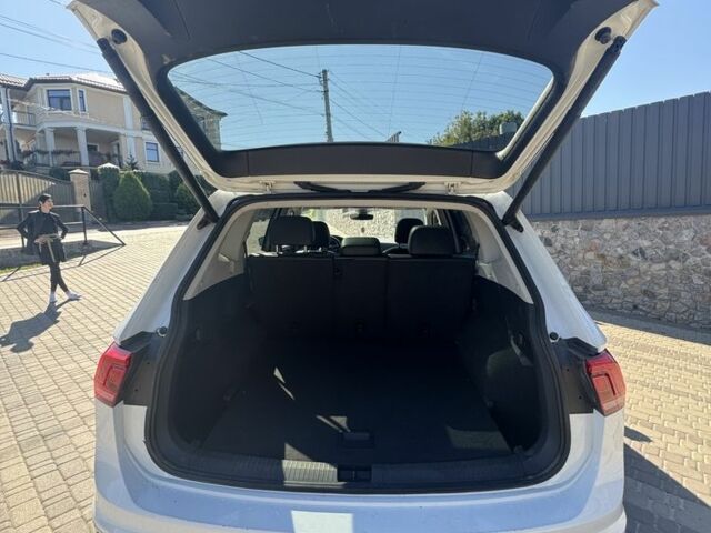 Білий Фольксваген Тігуан, об'ємом двигуна 2 л та пробігом 151 тис. км за 23000 $, фото 5 на Automoto.ua