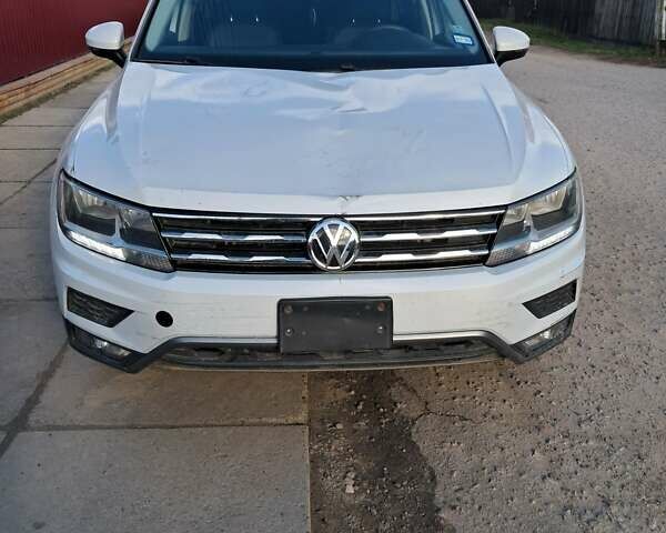 Белый Фольксваген Тигуан, объемом двигателя 2 л и пробегом 243 тыс. км за 13700 $, фото 2 на Automoto.ua