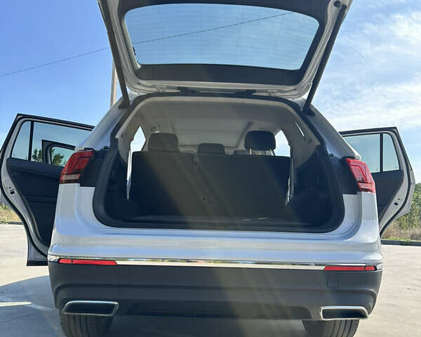 Белый Фольксваген Тигуан, объемом двигателя 2 л и пробегом 67 тыс. км за 26500 $, фото 5 на Automoto.ua