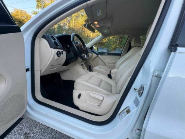 Белый Фольксваген Тигуан, объемом двигателя 2 л и пробегом 67 тыс. км за 10500 $, фото 8 на Automoto.ua