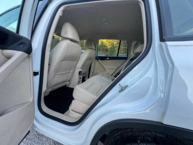 Белый Фольксваген Тигуан, объемом двигателя 2 л и пробегом 67 тыс. км за 10500 $, фото 12 на Automoto.ua