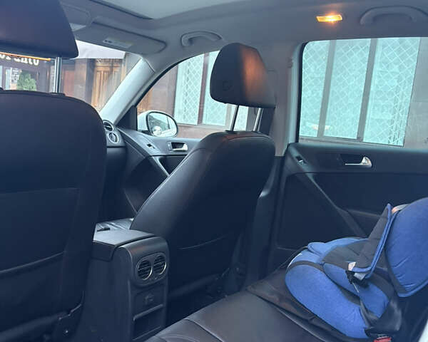 Білий Фольксваген Тігуан, об'ємом двигуна 1.98 л та пробігом 156 тис. км за 16300 $, фото 9 на Automoto.ua