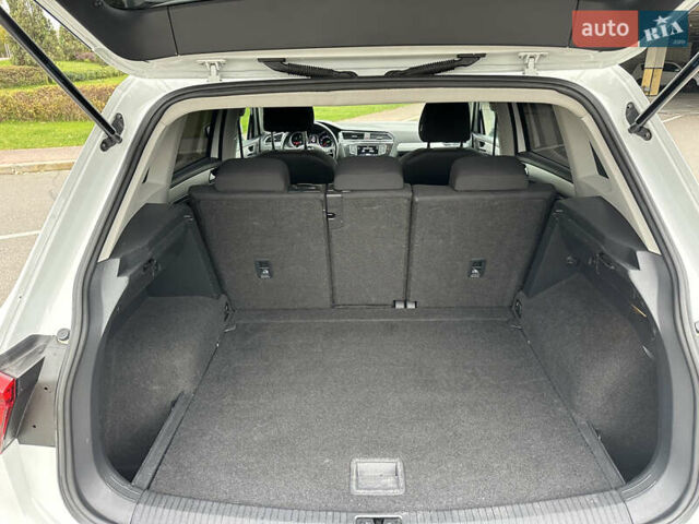 Білий Фольксваген Тігуан, об'ємом двигуна 2 л та пробігом 144 тис. км за 19500 $, фото 33 на Automoto.ua