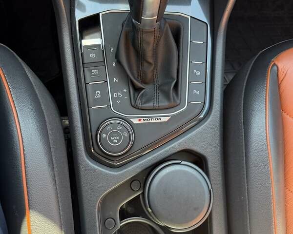 Білий Фольксваген Тігуан, об'ємом двигуна 2.01 л та пробігом 71 тис. км за 26000 $, фото 8 на Automoto.ua