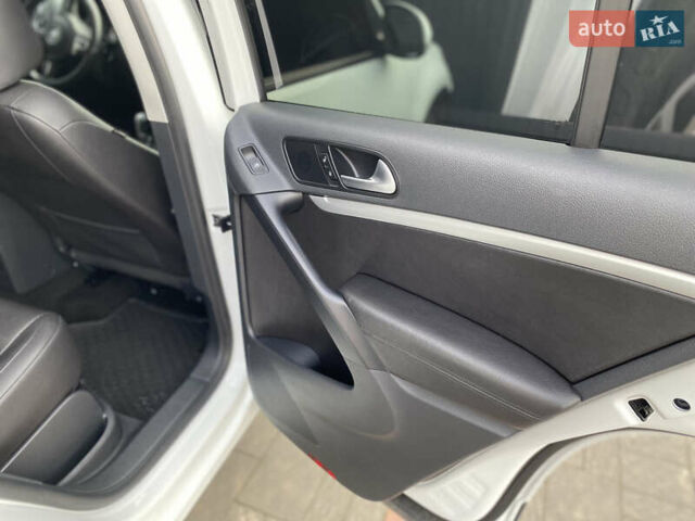 Білий Фольксваген Тігуан, об'ємом двигуна 1.98 л та пробігом 108 тис. км за 12699 $, фото 27 на Automoto.ua