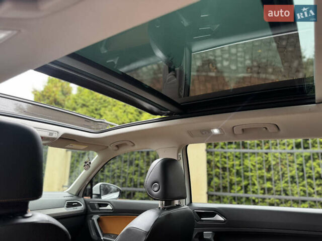 Белый Фольксваген Тигуан, объемом двигателя 2 л и пробегом 120 тыс. км за 22200 $, фото 16 на Automoto.ua