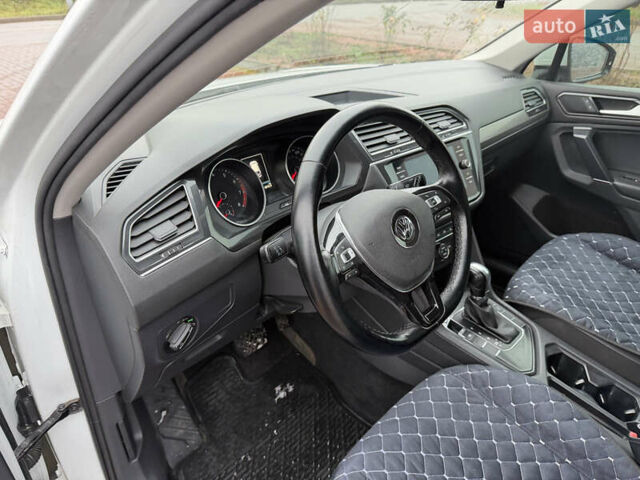 Білий Фольксваген Тігуан, об'ємом двигуна 1.98 л та пробігом 163 тис. км за 17500 $, фото 77 на Automoto.ua