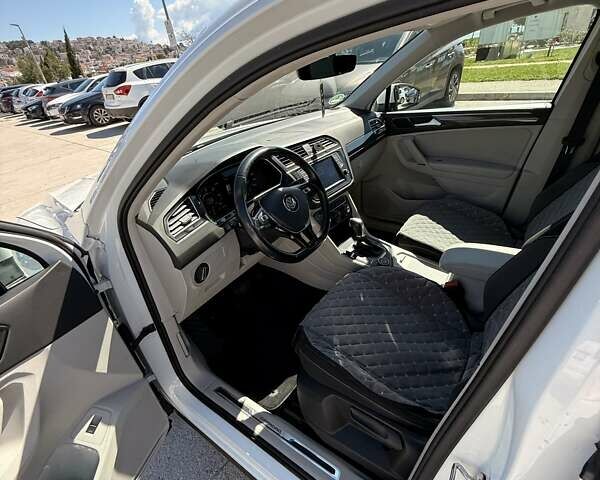 Белый Фольксваген Тигуан, объемом двигателя 1.97 л и пробегом 280 тыс. км за 23000 $, фото 2 на Automoto.ua