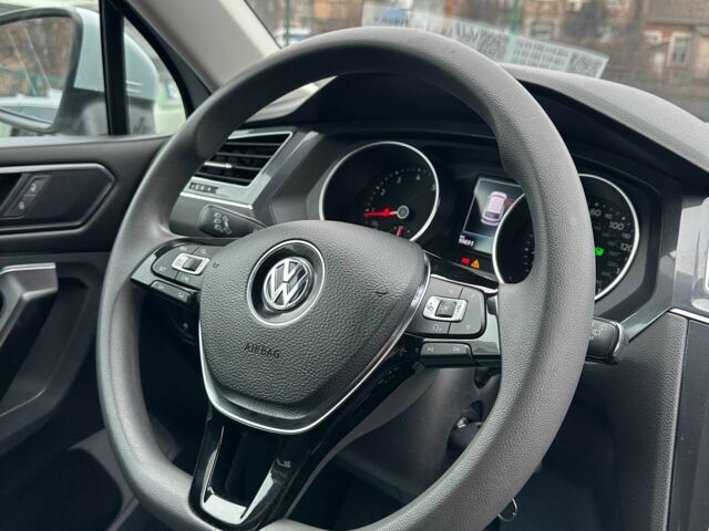 Белый Фольксваген Тигуан, объемом двигателя 2 л и пробегом 99 тыс. км за 18450 $, фото 8 на Automoto.ua