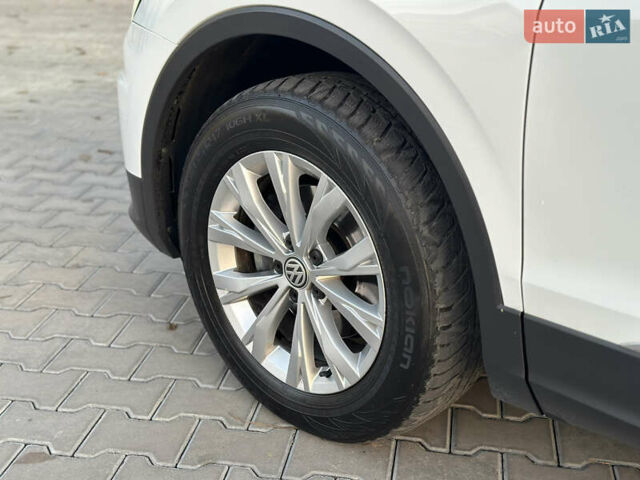 Белый Фольксваген Тигуан, объемом двигателя 1.97 л и пробегом 258 тыс. км за 23300 $, фото 23 на Automoto.ua