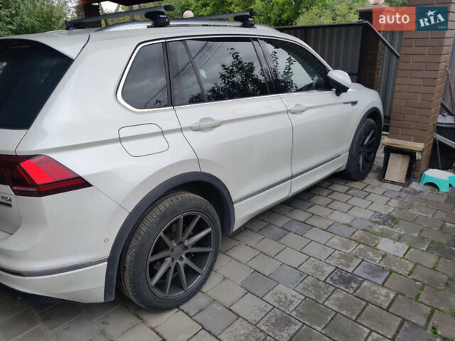 Белый Фольксваген Тигуан, объемом двигателя 1.97 л и пробегом 137 тыс. км за 28999 $, фото 3 на Automoto.ua