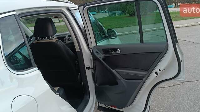 Белый Фольксваген Тигуан, объемом двигателя 2 л и пробегом 228 тыс. км за 13850 $, фото 43 на Automoto.ua