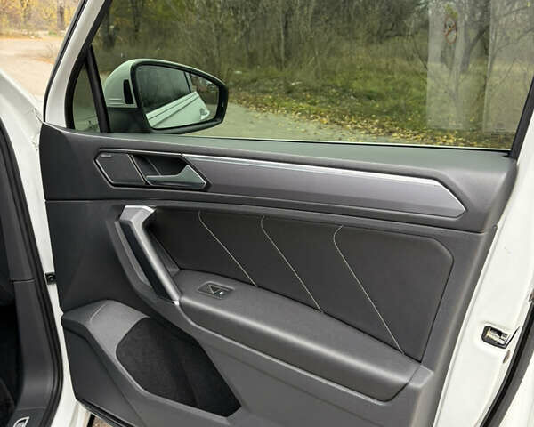 Белый Фольксваген Тигуан, объемом двигателя 1.97 л и пробегом 167 тыс. км за 28000 $, фото 14 на Automoto.ua