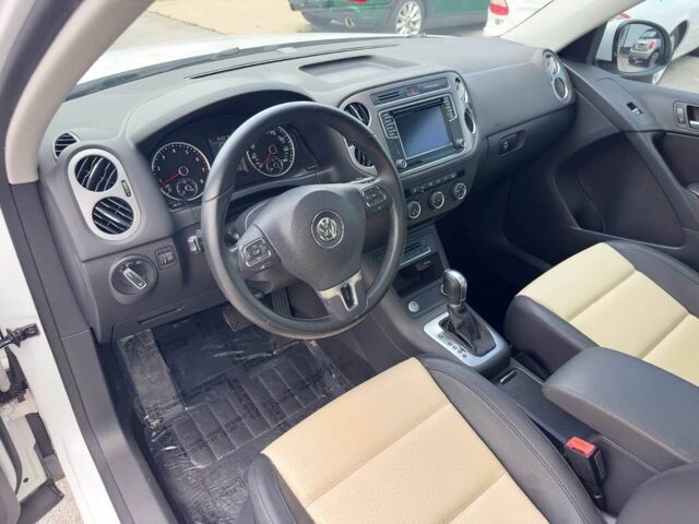 Білий Фольксваген Тігуан, об'ємом двигуна 2 л та пробігом 55 тис. км за 3200 $, фото 8 на Automoto.ua