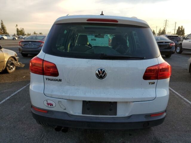 Білий Фольксваген Тігуан, об'ємом двигуна 2 л та пробігом 133 тис. км за 8300 $, фото 4 на Automoto.ua