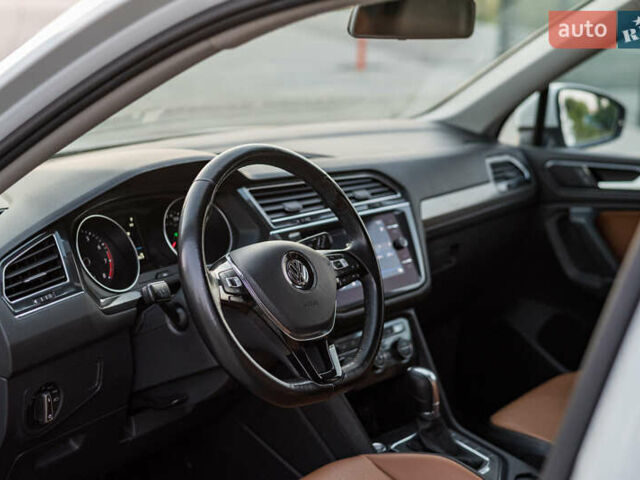 Білий Фольксваген Тігуан, об'ємом двигуна 2 л та пробігом 169 тис. км за 20900 $, фото 2 на Automoto.ua