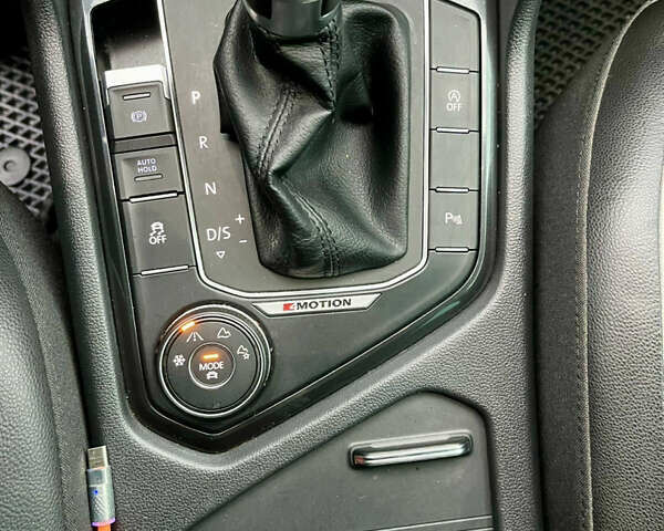 Белый Фольксваген Тигуан, объемом двигателя 2 л и пробегом 210 тыс. км за 23999 $, фото 46 на Automoto.ua