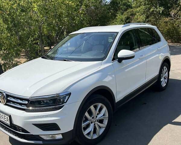 Білий Фольксваген Тігуан, об'ємом двигуна 1.97 л та пробігом 85 тис. км за 30000 $, фото 1 на Automoto.ua