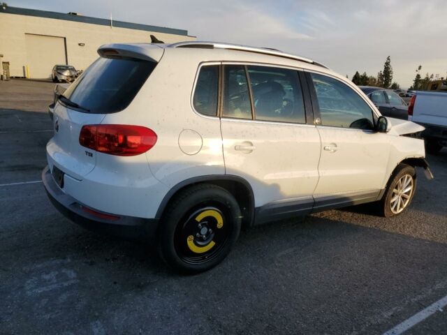 Білий Фольксваген Тігуан, об'ємом двигуна 2 л та пробігом 133 тис. км за 8300 $, фото 5 на Automoto.ua