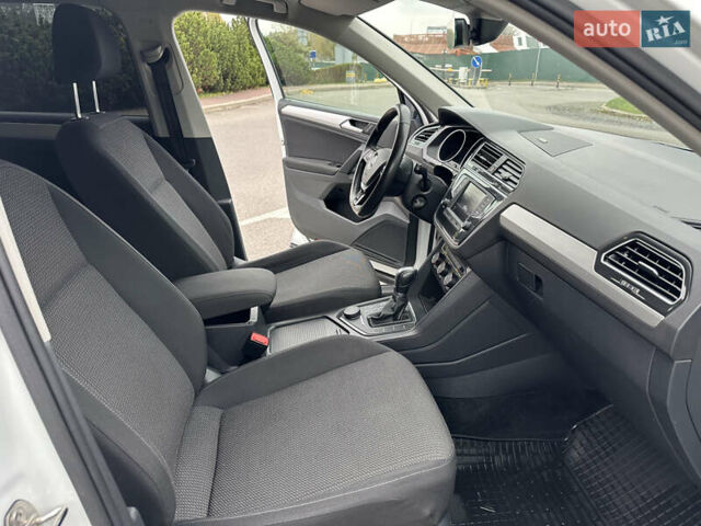 Білий Фольксваген Тігуан, об'ємом двигуна 2 л та пробігом 144 тис. км за 19500 $, фото 21 на Automoto.ua