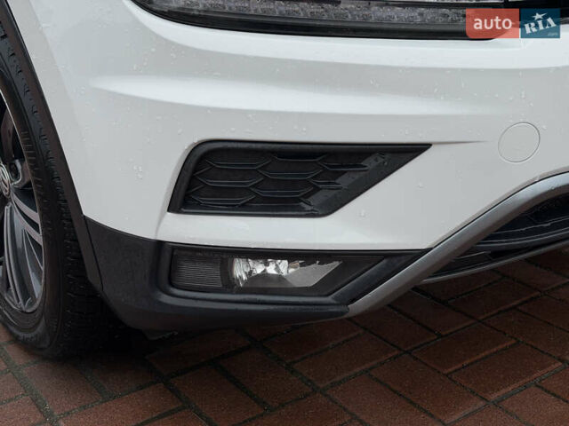 Білий Фольксваген Тігуан, об'ємом двигуна 1.98 л та пробігом 163 тис. км за 17500 $, фото 65 на Automoto.ua