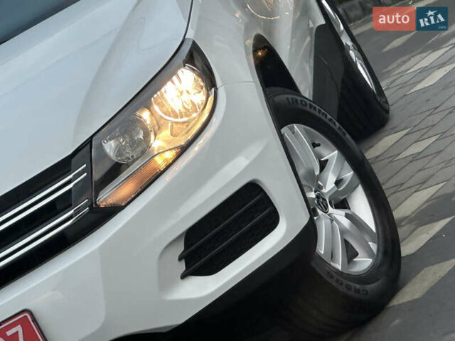 Белый Фольксваген Тигуан, объемом двигателя 2 л и пробегом 176 тыс. км за 12650 $, фото 7 на Automoto.ua