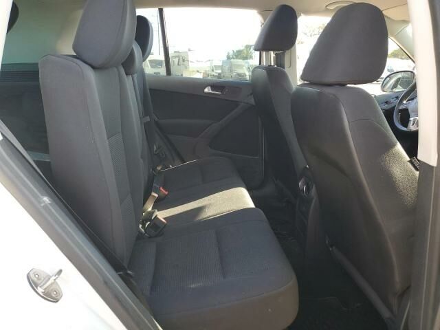 Білий Фольксваген Тігуан, об'ємом двигуна 2 л та пробігом 134 тис. км за 10999 $, фото 10 на Automoto.ua