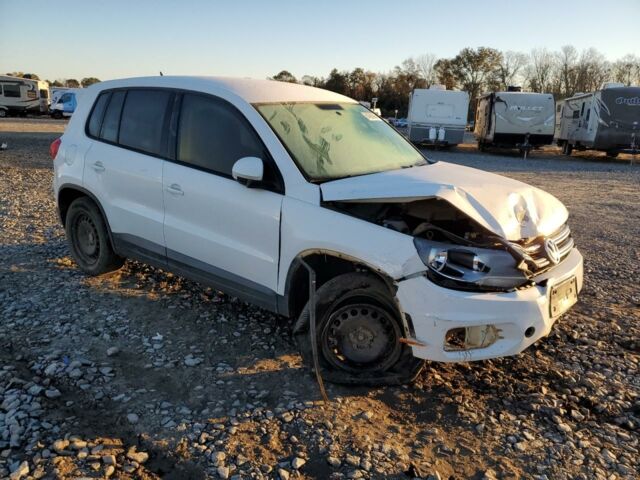 Білий Фольксваген Тігуан, об'ємом двигуна 2 л та пробігом 186 тис. км за 6700 $, фото 2 на Automoto.ua