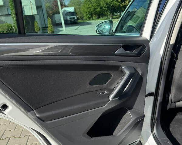 Белый Фольксваген Тигуан, объемом двигателя 1.97 л и пробегом 179 тыс. км за 25500 $, фото 14 на Automoto.ua